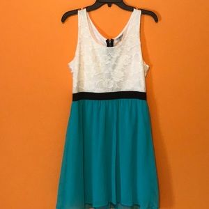 White and blue dress size L